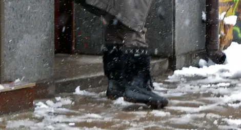 29 гипсирани след падане по заледените улици и тротоари