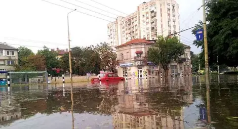 Граждани питат министър Терзиева докога Русе ще плува като Венеция