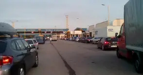 Проверки за внос на месо от Румъния задръстиха Дунав мост