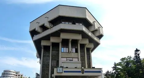 Познати фирми печелят поръчките за ремонт на общински обекти