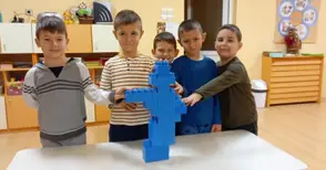 Деца построиха лего Статуя на свободата