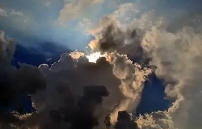 Облачно с максимални температури до 25 градуса утре