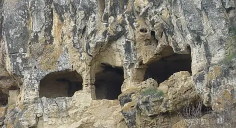 Изложба в парламента разказва за вековния скален манастир край Иваново