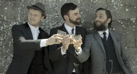 Българи участват в глобален онлайн конкурс за най-добри тостове