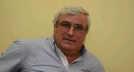 Зациклилата Спортна зала притиска и Дунавски драгажен флот