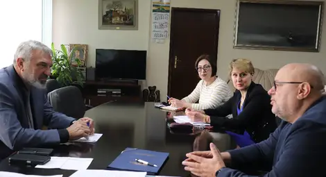 Пет бременни жени от Русенско си поставиха ваксини срещу коклюш в първите два дни на имунизациите