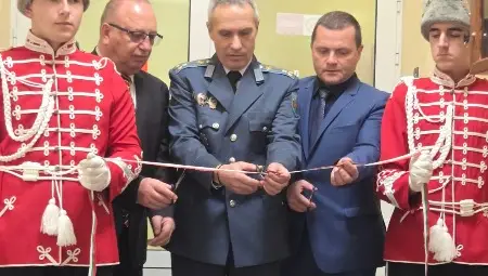 Полк. Васил Петров на откриването на новата зала във Военното окръжие: Историята не е научно занимание, а учител и извън тази си роля губи своята функция Полк. Васил Петров на откриването на новата зала във Военното окръжие: Историята не е научно занимание, а учител и извън тази си роля губи своята функция