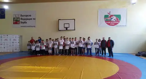 Коледен турнир събра млади борци в залата на &bdquo;Юнак&ldquo;