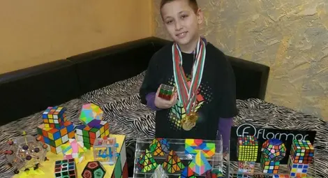 Третокласникът Даниел Иванов към съучениците си: Бъдете упорити и никога не се отказвайте Третокласникът Даниел Иванов към съучениците си: Бъдете упорити и никога не се отказвайте