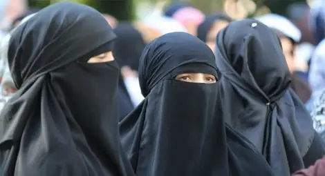 Мароко забрани производството и продажбата на бурки