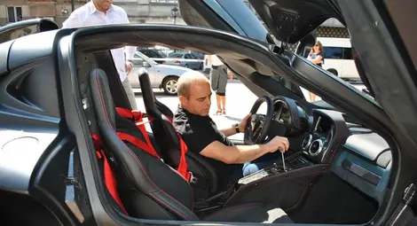 Стоилов разгледа първата БГ суперкола SIN R1 GT4