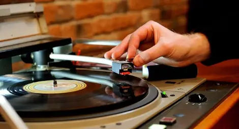 Тридневен коледен базар очаква любителите на добрите стари плочи и дискове Тридневен коледен базар очаква любителите на добрите стари плочи и дискове