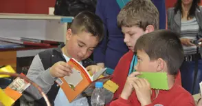 Грамотни първолаци от „Левски“ направиха „Маратон на четенето“