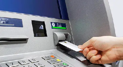 Тийнейджър източил над 6000 лева от картата на незрящ мъж за онлайн покупки и залози