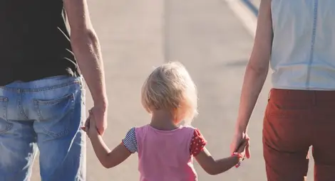 Приемни семейства спасяват две от осемте деца на майка