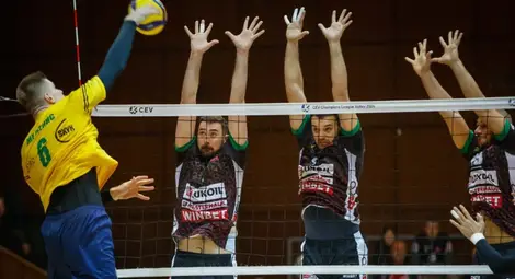 Бивш и сегашен дунавски треньор на волейболен дуел във Варна