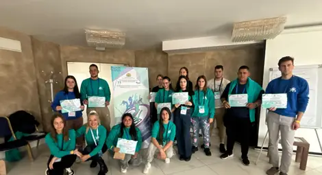 Демокрация в действие тренираха в реалистични симулации 60 участници в младежки проект