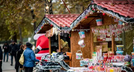 Коледните атракции в Русе включват Леден парк, базари и благотворителен рождественски фестивал /галерия/