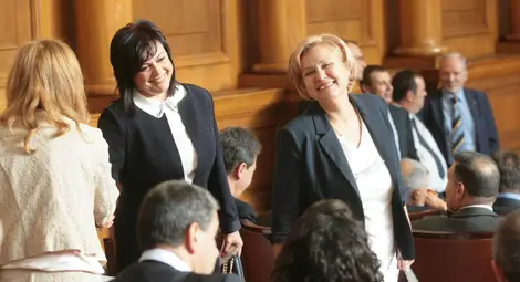 С промените в конституцията и кризата с бежанците в НС започна политическият сезон