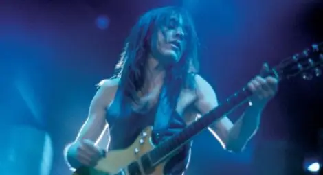 Китаристът на AC/DC е в дом за престарели с диагноза &bdquo;слабоумие&ldquo;