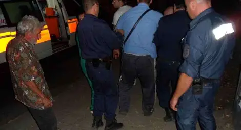 Разследват пиян полицай, потрошил техника и удрял журналист /галерия/