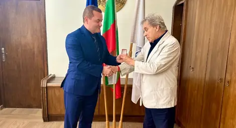 Пенчо Милков връчи златна значка &bdquo;Русе&ldquo; на музиканта Пламен Загоров