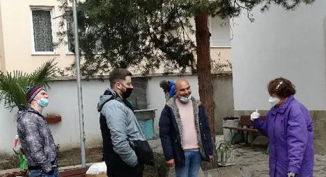 Студенти от Клуба по туризъм в УХТ зарадваха миряните в храма &bdquo;Св. Харалампий&ldquo;