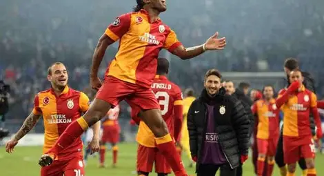 Галатасарай излъга Шалке и продължава напред