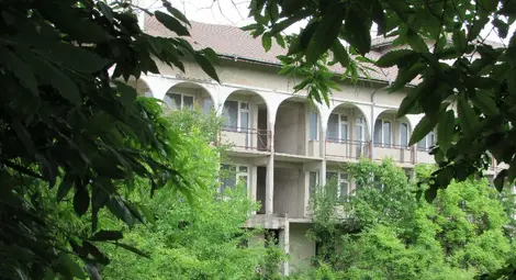 Бившата Работническа поликлиника.            Снимки: Русе Медиа