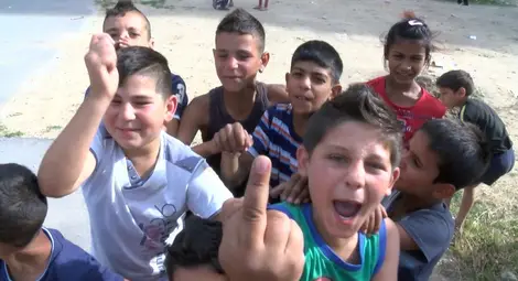 Циганчета обсипват с камъни и ругатни автомобили до кв. Кармен в Казанлък