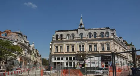 Подхващат потъналите в немара  архитектурни уникати в центъра