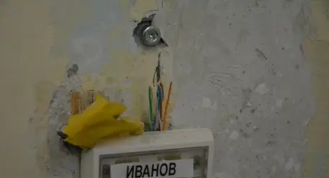 Обитатели на санирания &bdquo;Неофит Рилски&ldquo;  се оплакват от некачествени ремонти