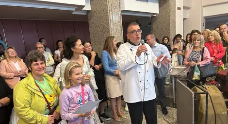 12-годишната Александра Барбова грабна наградата на кмета на Русе със своята торта Гараш с бял шоколад /галерия/