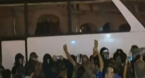 Изправят пред съда полицая, раздавал щедро тупаници в нощта на "белия автобус"