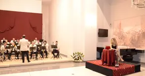 Зала „Европа“ се оказа тясна за  фенове на любовната поезия и джаза