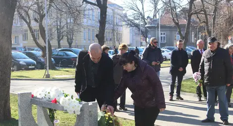 Зам. областният управител на Русе Георги Георгиев за Холокоста: Това е невидимата морална линия между доброто и злото, линията, която разделя човешкото от изкуствено нагнетяваната омраза Зам. областният управител на Русе Георги Георгиев за Холокоста: Това е невидимата морална линия между доброто и злото, линията, която разделя човешкото от изкуствено нагнетяваната омраза