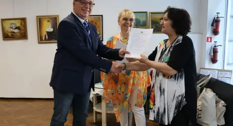 Близо 80 картини на Галина Неделчева и Цветанка Велкова могат да бъдат разгледани в залата на „Борисова“ 6 Близо 80 картини на Галина Неделчева и Цветанка Велкова могат да бъдат разгледани в залата на „Борисова“ 6