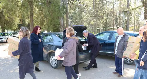 Пациентите от Центъра за психично здраве в Русе получиха дарение от областния управител Драгомир Драганов Пациентите от Центъра за психично здраве в Русе получиха дарение от областния управител Драгомир Драганов