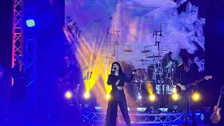 Теди Кацарова отпразнува с вълнуващ концерт своите 30 години на сцена /галерия/