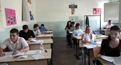 Псувни и обиди вместо отговори на матурите