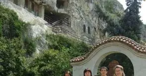 Библиотеката научи малките си приятели как се подвързва книга