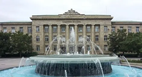 Кооператори се жалват срещу председателката -  разпродавала евтино имоти, купувала и за фирмата си