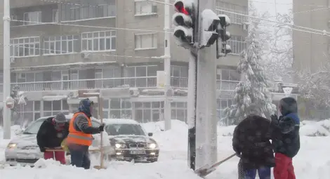 Тежка обстановка в Русенско, затварят Дунав мост за камиони от Румъния 