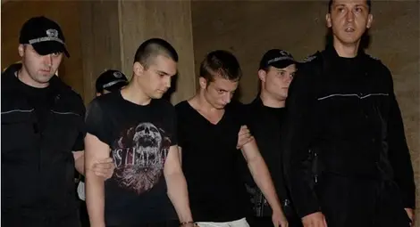 Невена припаднала като видяла снимките на детето си от телефоните на биячите