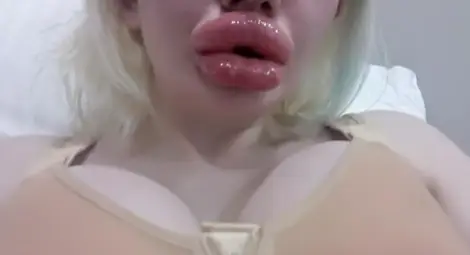 БГ Барби атакува Гинес за най-голям бюст