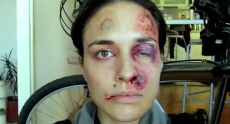 Младоженка снима всеки ден кошмара, в който живее след сватбата /видео/