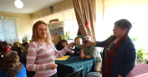 Деца и пенсионери направиха „Мост между поколенията“