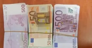 Шофьор на пътнически бус скрил 30 000 евро за кола на приятел