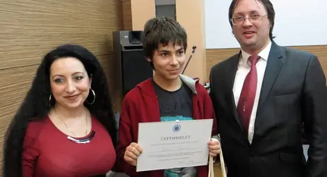 Осмокласник носи в Русе първия златен медал по информатика