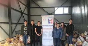 Кампанията „Купи и дари“ събра храни за над 300 семейства в нужда